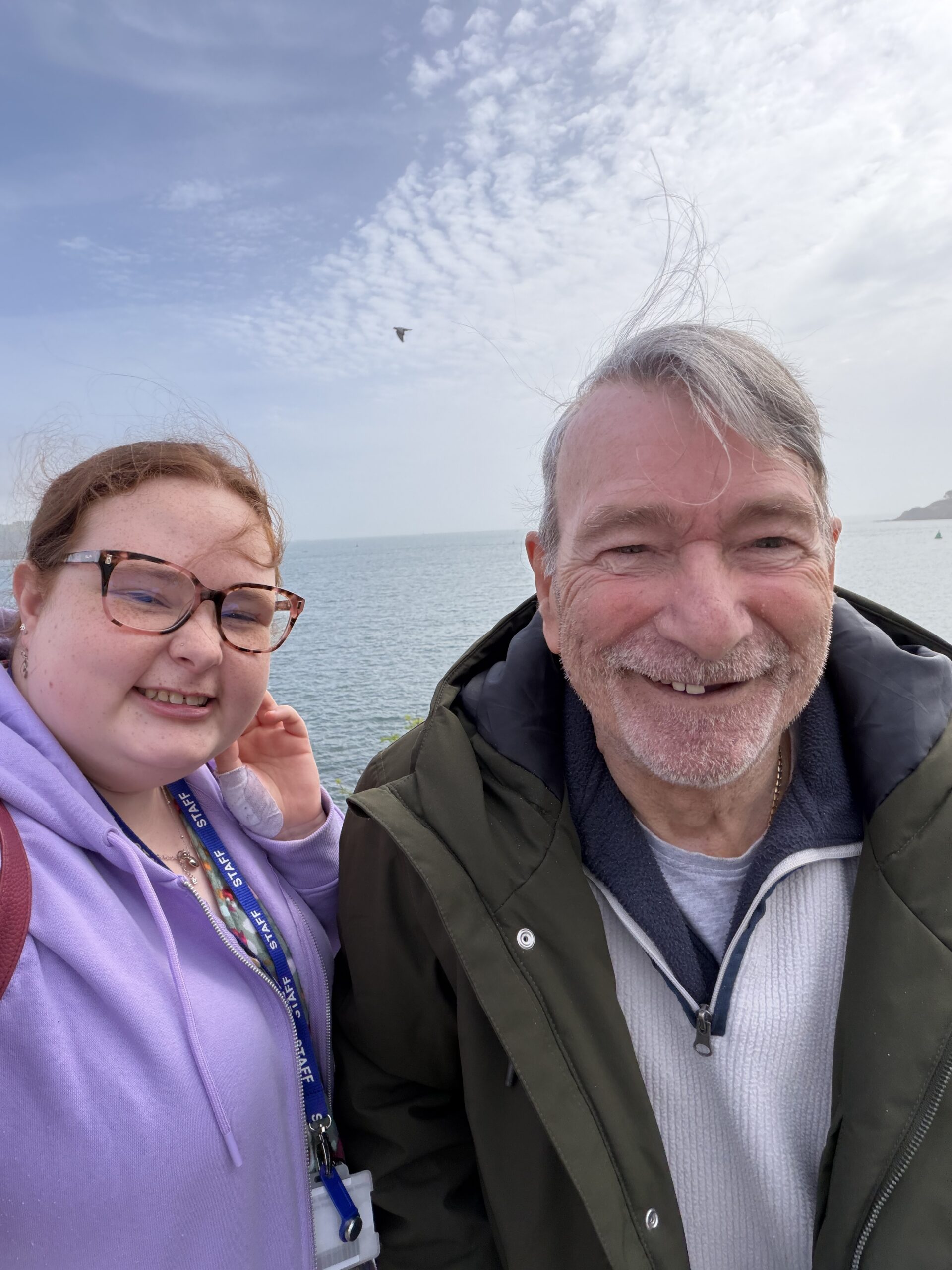 Selfie Lauren and Martin with the sea in the background scaled