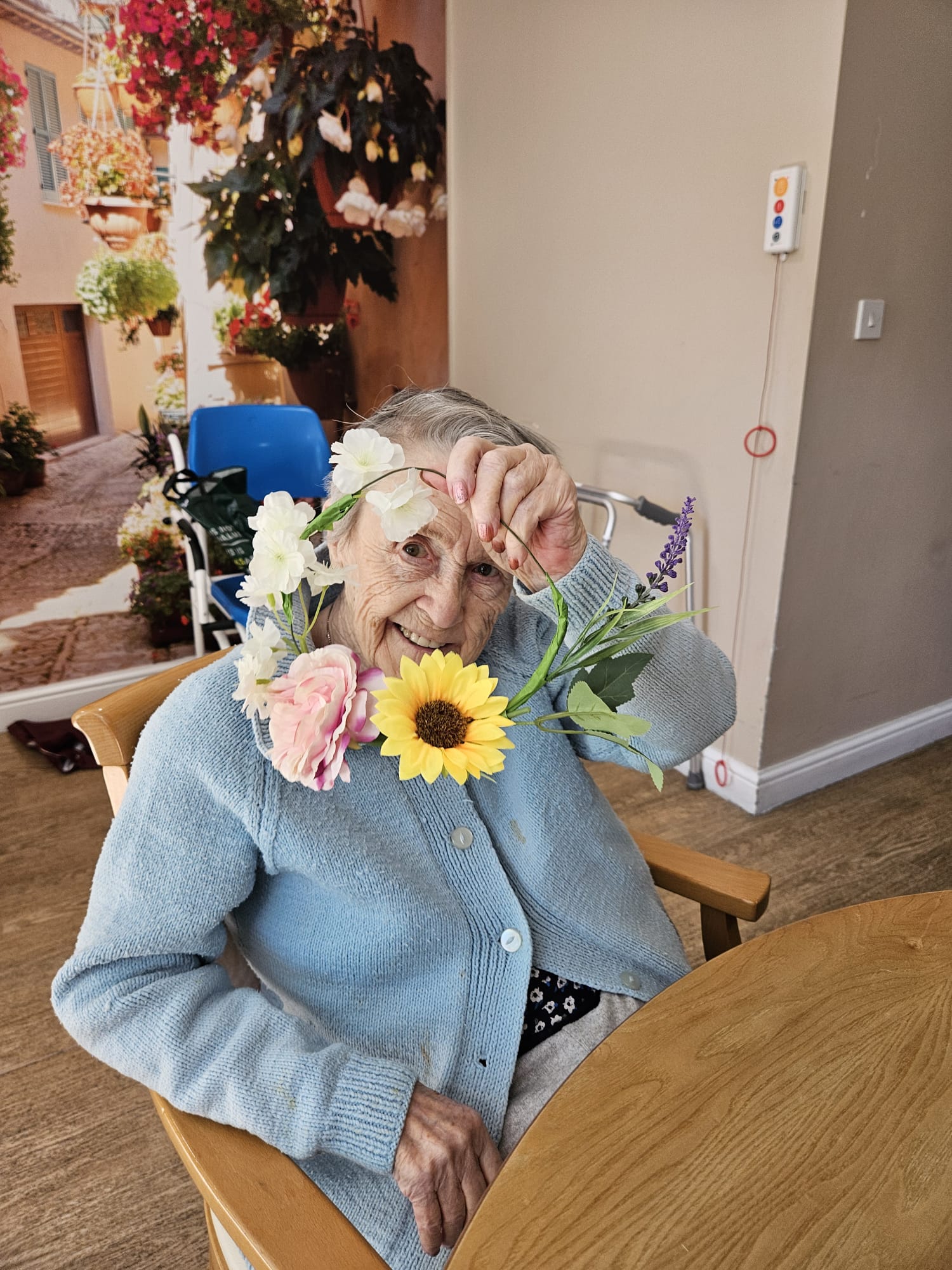 Joyce smiling holding up her finished wreath