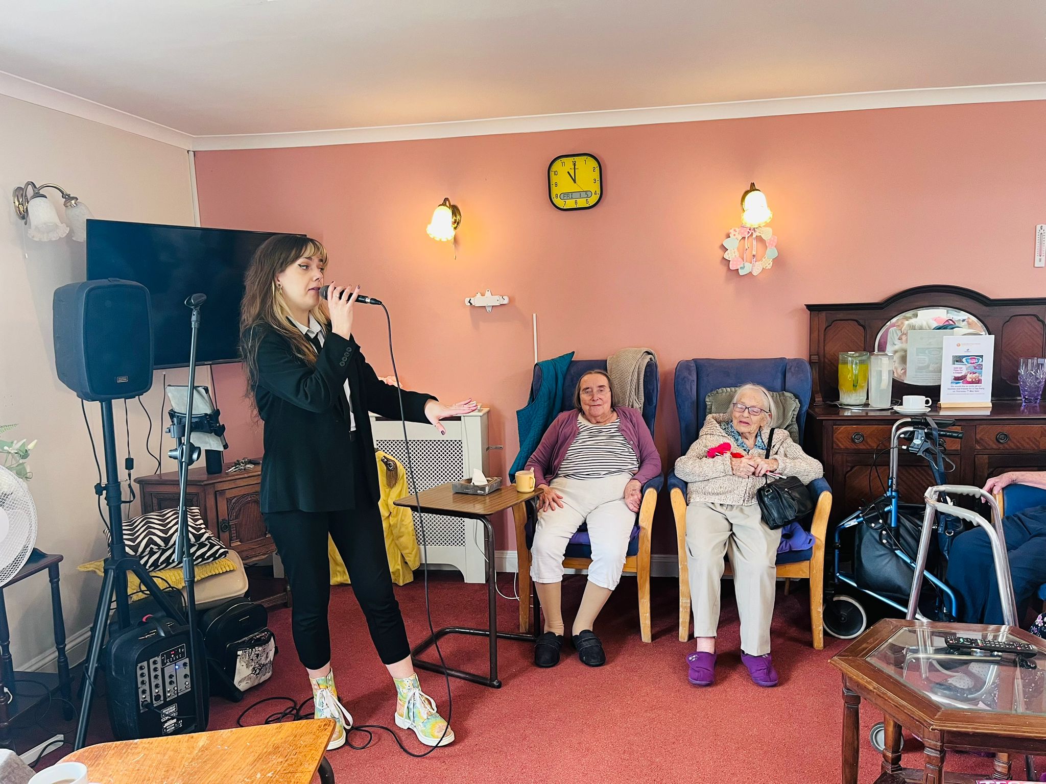 Lady singing to the residents