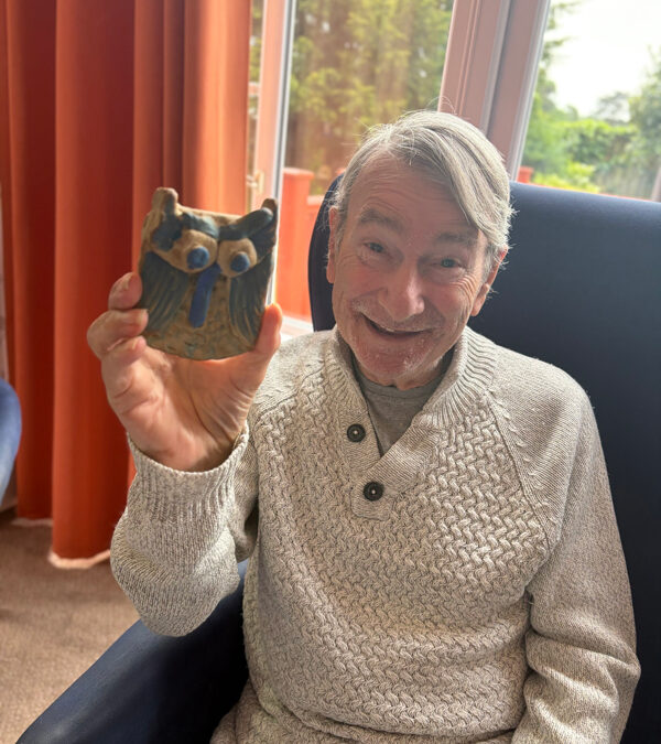 Pottery Owls Arrive at Michaelstowe