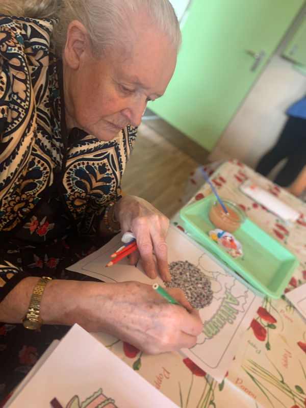 emale resident using colour pencils on an image Allium 